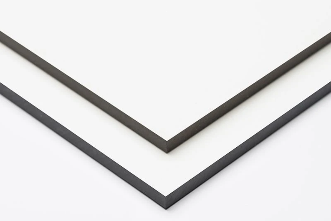 UniCompact Wit RAL9010 3050x1300x6 mm FSC mix 70% 5 st/pak 5 pak/plt